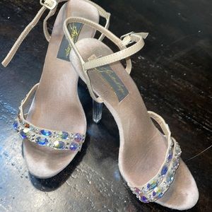 Johnathan Kayne Austria 5” heels size 8.5